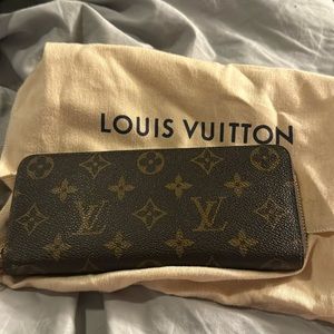 Pre loved Louis Vuitton clemence wallet